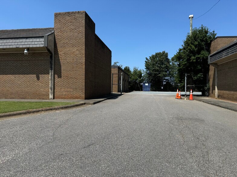 More Photos Of 2208 W Roosevelt Blvd, Monroe Office For Lease