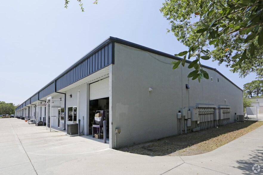 More Photos Of 2341 Porter Lake Dr, Sarasota Warehouse For Lease