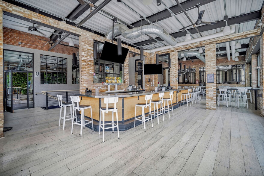 More Photos Of 331 E 13th St, Cincinnati Restaurant For Lease