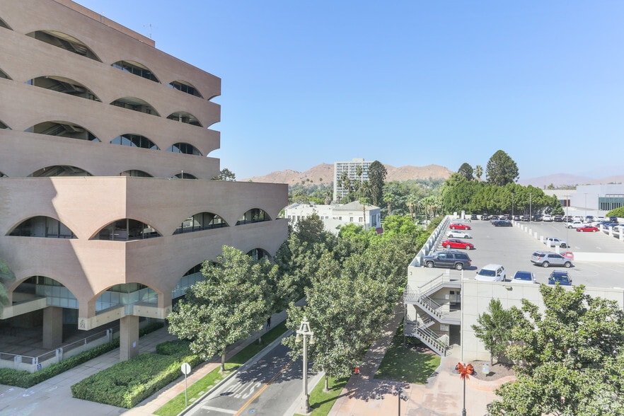 More Photos Of 3870 Main St, Riverside Apartments For Lease