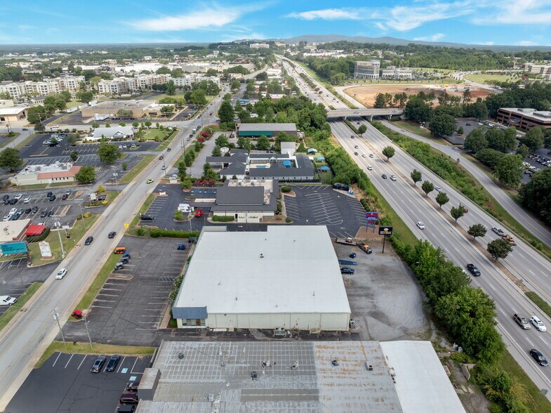 More Photos Of 627 Congaree Rd, Greenville Freestanding For Sale