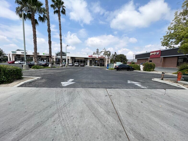 More Photos Of 2600 Oswell St, Bakersfield Restaurant For Sale