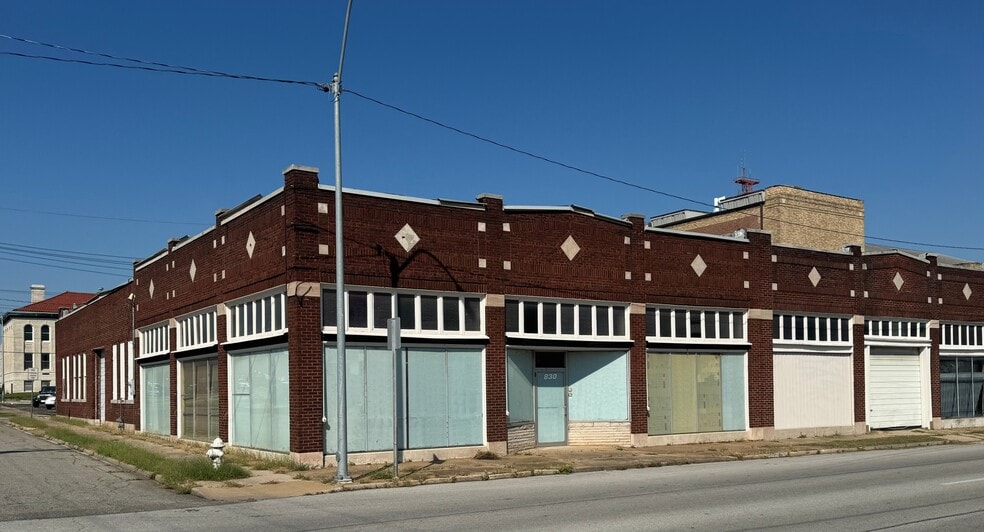 Primary Photo Of 830 S Joplin St, Joplin Flex For Sale