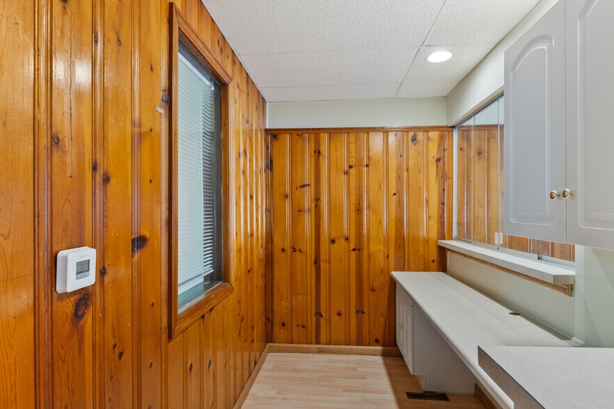 More Photos Of 2319 Vinton St, Omaha Office Residential For Sale