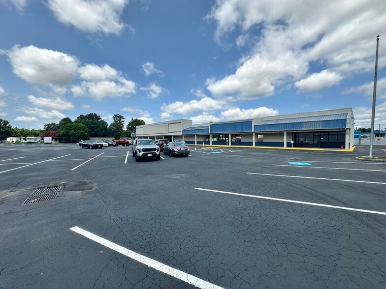 Primary Photo Of 2211-2213 S Military Hwy, Chesapeake Coworking Space