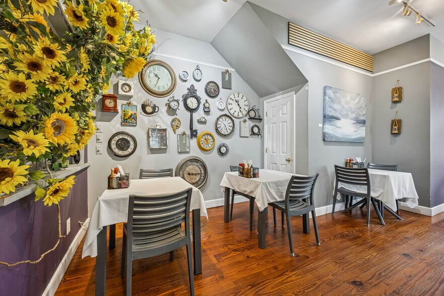 More Photos Of 218 Ash St, Fernandina Beach Freestanding For Sale