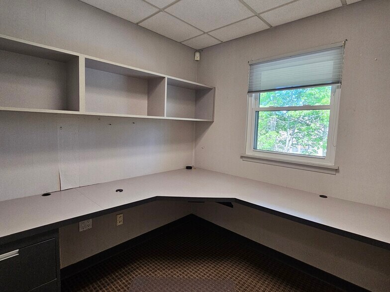 More Photos Of 202 E Main St, Huntington Medical For Lease