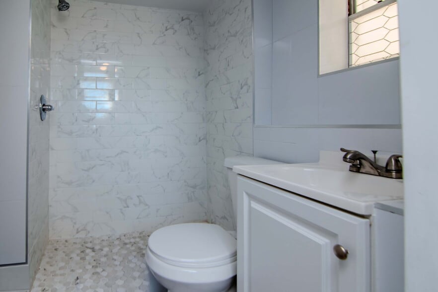 More Photos Of 308 E Waters Ave, Tampa Restaurant For Sale