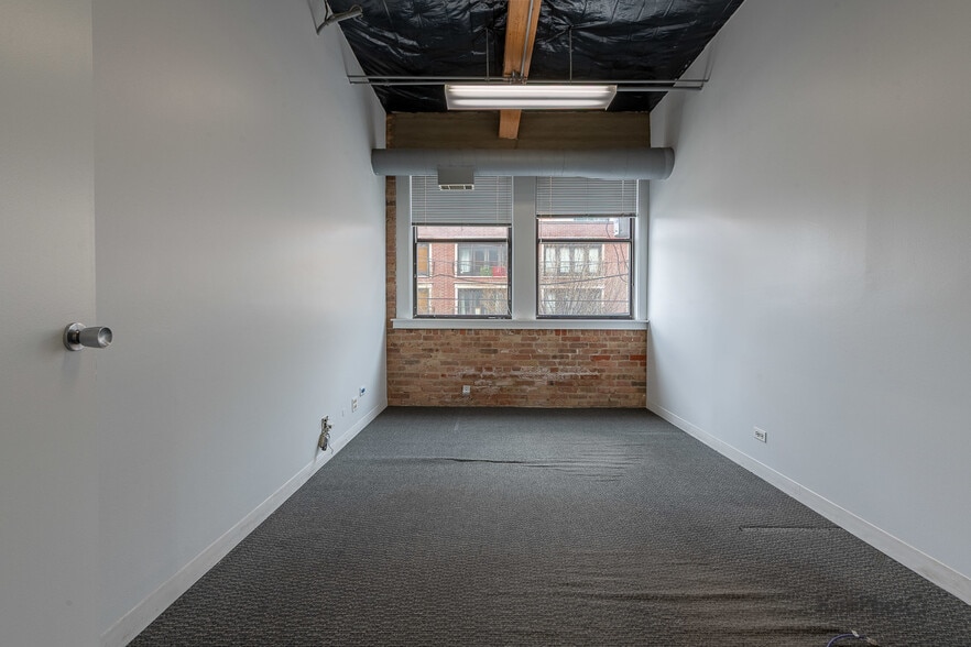 More Photos Of 921 W Van Buren St, Chicago Office Residential For Sale