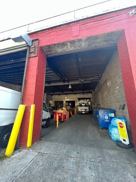 More Photos Of 33-33 11th St, Long Island City Warehouse For Lease