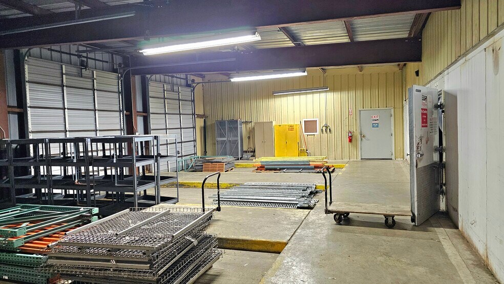More Photos Of 212 Hobart Dr, Hillsboro Warehouse For Sale
