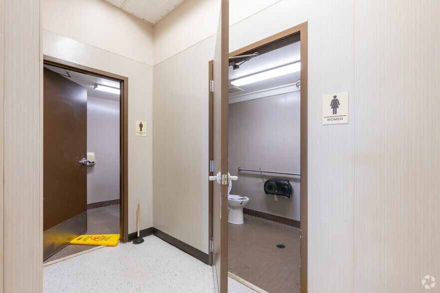 More Photos Of 735 N Water St, Uhrichsville Drugstore For Sale