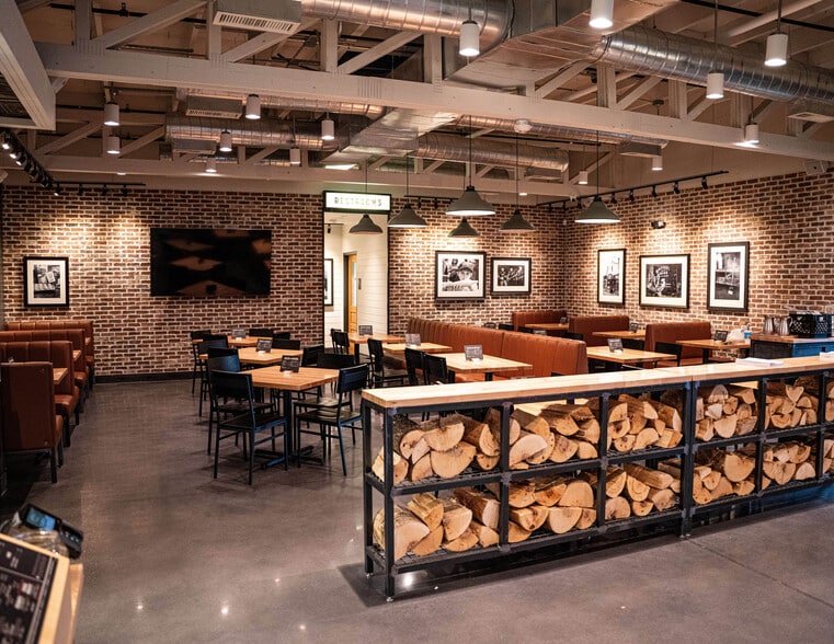 More Photos Of 7011 N Davis Hwy, Pensacola Restaurant For Sale