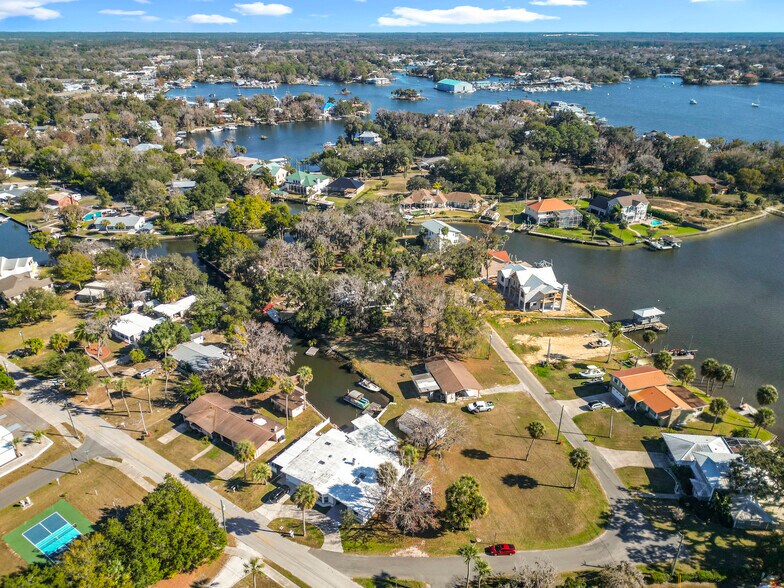 More Photos Of 421 NW 14th Pl, Crystal River Apartments For Sale