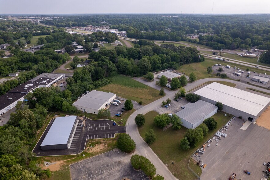 More Photos Of 176 Commerce Center Cir, Jackson Flex For Lease