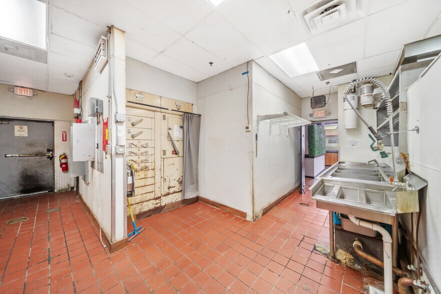 More Photos Of 9850 Milwaukee Ave, Glenview Fast Food For Sale