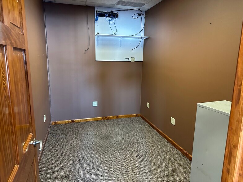 More Photos Of 7435 Kent Ave, Eau Claire Flex For Lease