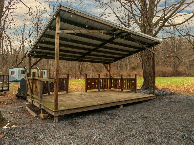 More Photos Of 2862 Guyanoga Rd, Branchport General Retail For Sale