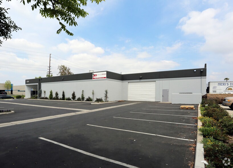 More Photos Of 13201 Barton Cir, Santa Fe Springs Service For Lease