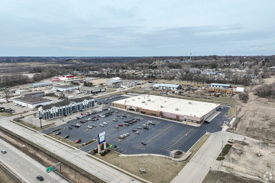 More Photos Of 3551 Commercial Dr SW, Rochester Flex For Sale