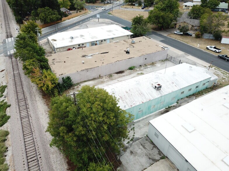 More Photos Of 620 Canion St, Austin Warehouse For Lease