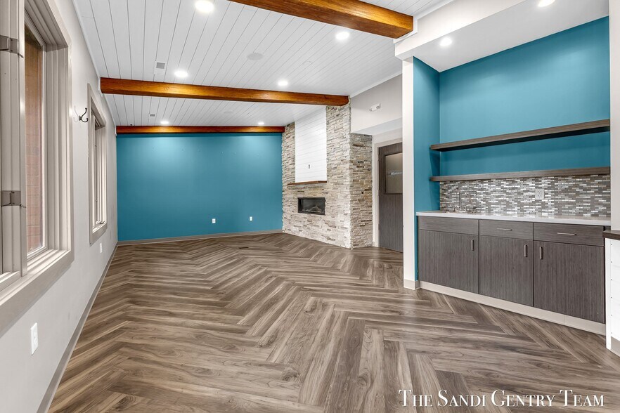 More Photos Of 16986 Robbins Rd, Grand Haven Medical For Lease