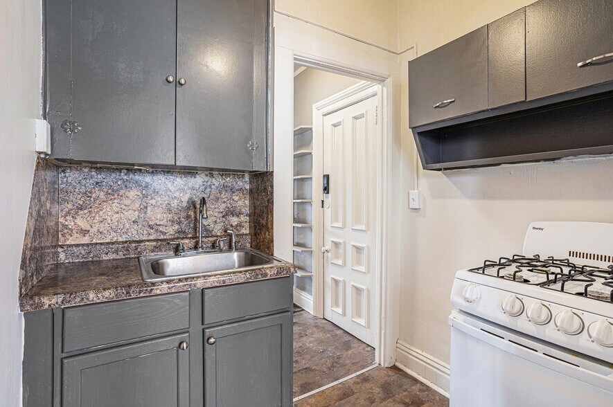 More Photos Of 701 Center Ave, Bay City Apartments For Sale