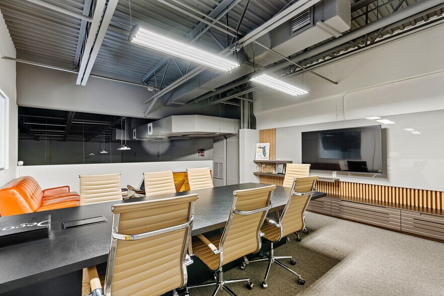 More Photos Of 7330 Exchange Dr, Orlando Warehouse For Sale