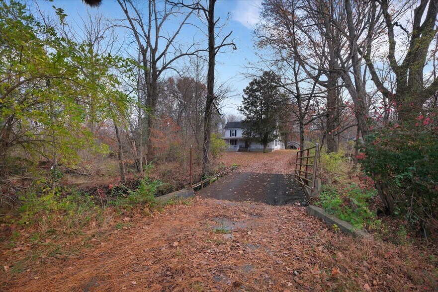 More Photos Of 9512 National Turnpike, Fairdale Land For Sale