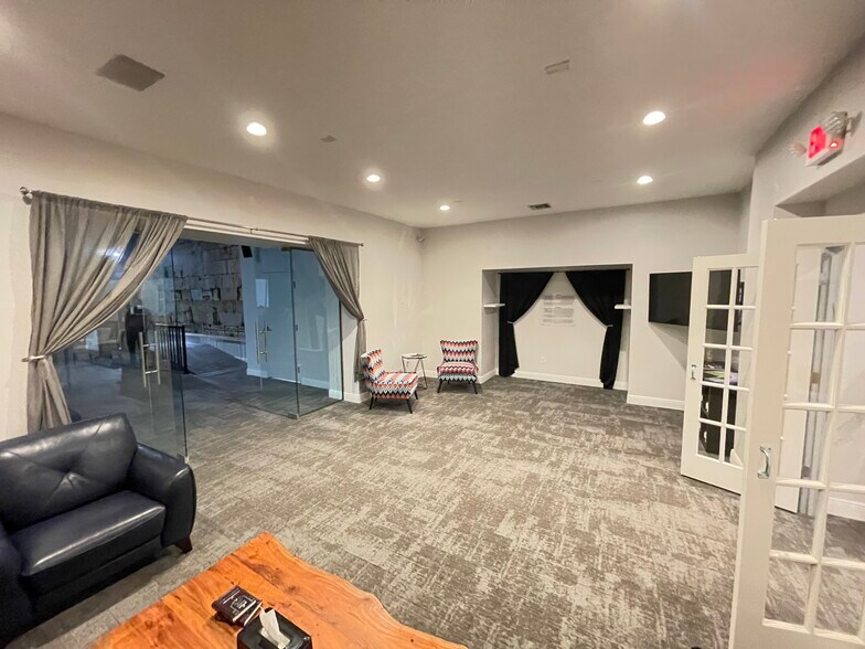 More Photos Of 920 SW 2nd Pl, Pompano Beach Showroom For Lease