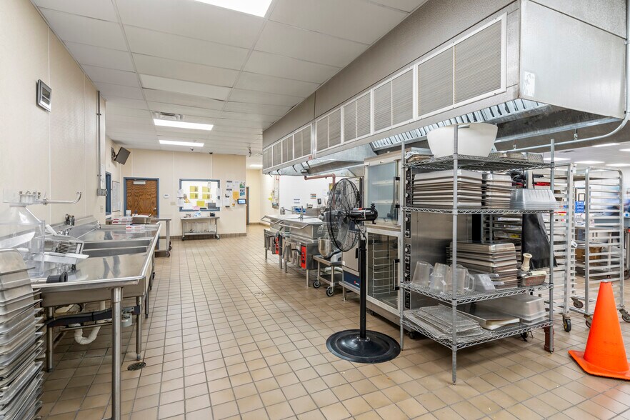 More Photos Of 108 Stallcup Dr, Sikeston General Retail For Sale