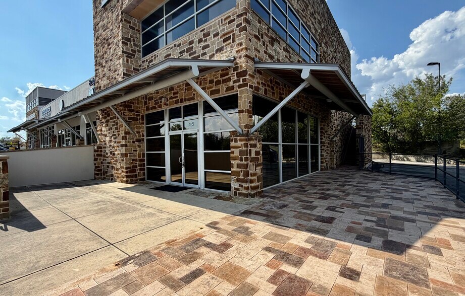 More Photos Of 523 Med Ct, San Antonio Freestanding For Lease