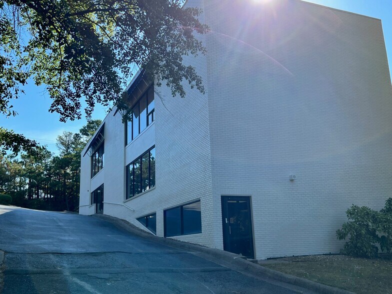 More Photos Of 1900 N Bryant St, Little Rock Office For Sale