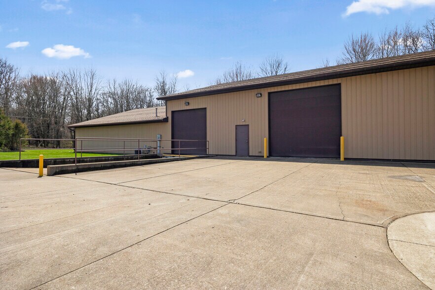 More Photos Of 1050 Sunnyside Rd, Vermilion Warehouse For Sale