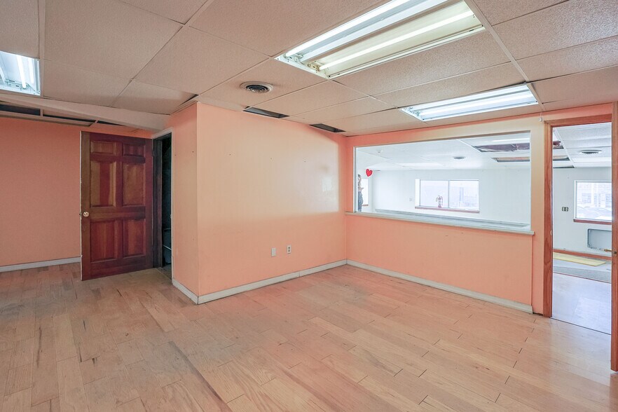 More Photos Of 97 N Clinton St, Poughkeepsie Light Manufacturing For Sale