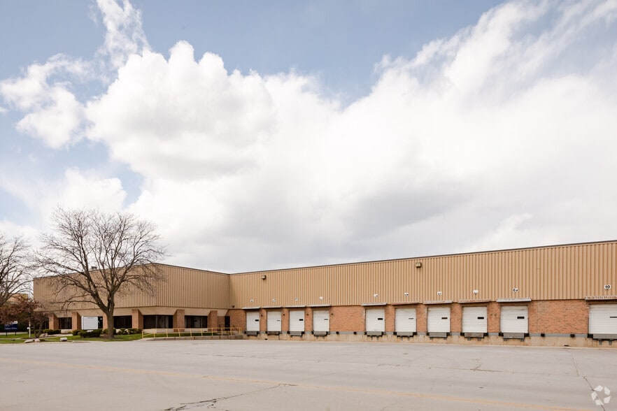 More Photos Of 2440 Pratt Blvd, Elk Grove Village Distribution For Lease