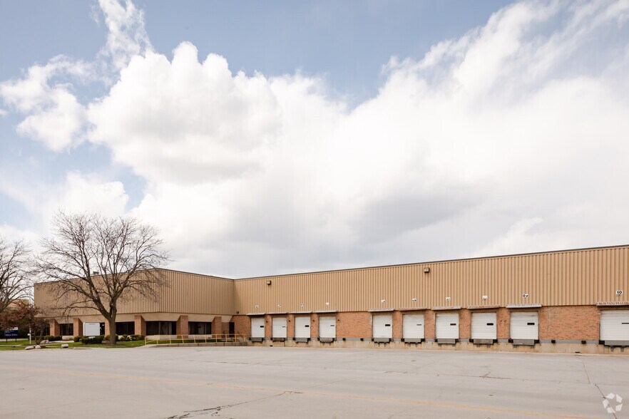 More Photos Of 2440 Pratt Blvd, Elk Grove Village Distribution For Lease