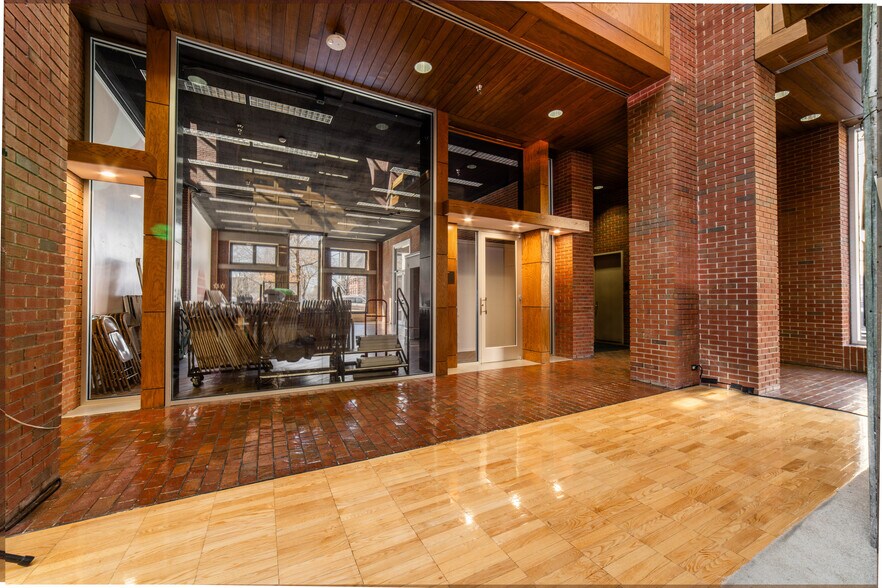 More Photos Of 1 E Center St, Fayetteville Office Residential For Lease