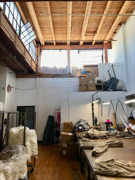 More Photos Of 2000-2010 W 62nd St, Los Angeles Warehouse For Sale