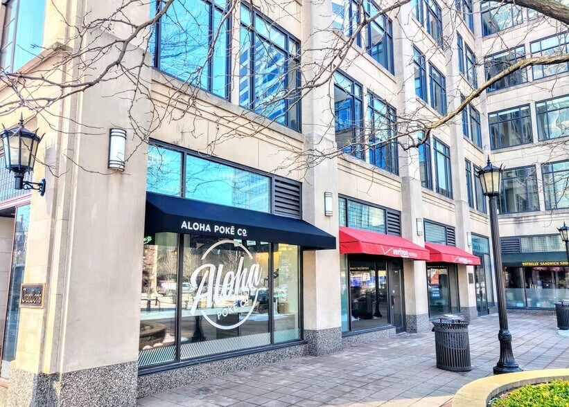 More Photos Of 630 Davis St, Evanston Office For Lease