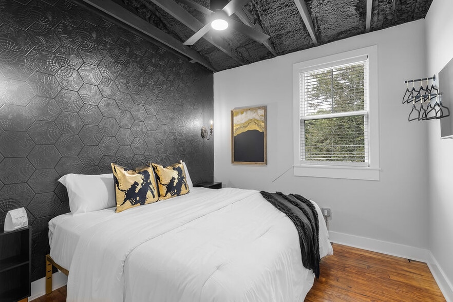 More Photos Of 156 Camellia St, Biloxi General Retail For Sale
