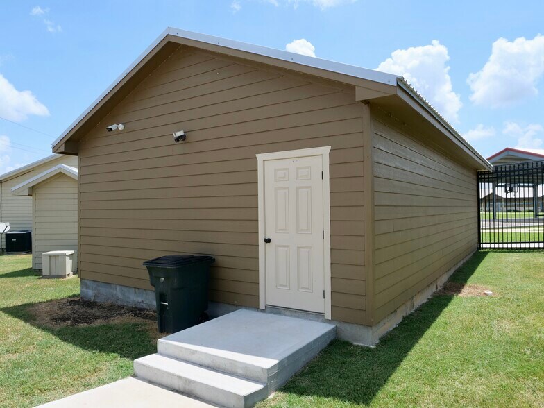 More Photos Of 4150 Highway 36 S, Brenham Shelter For Sale