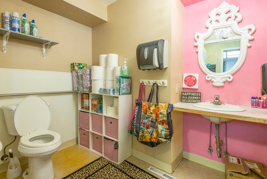 More Photos Of 1275 E State St, Eagle Daycare Center For Sale