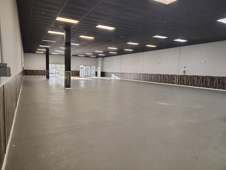 More Photos Of 2585-2605 SE Federal Hwy, Stuart Unknown For Lease