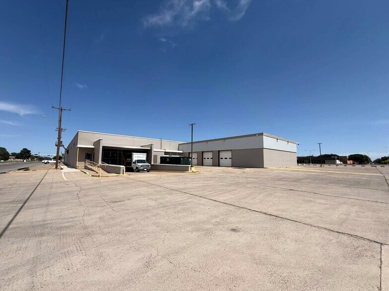 More Photos Of 1000 S Main St, Roswell Freestanding For Sale