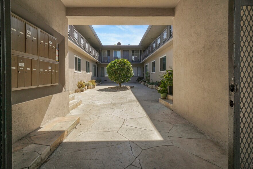 More Photos Of 228 S Mariposa Ave, Los Angeles Apartments For Sale