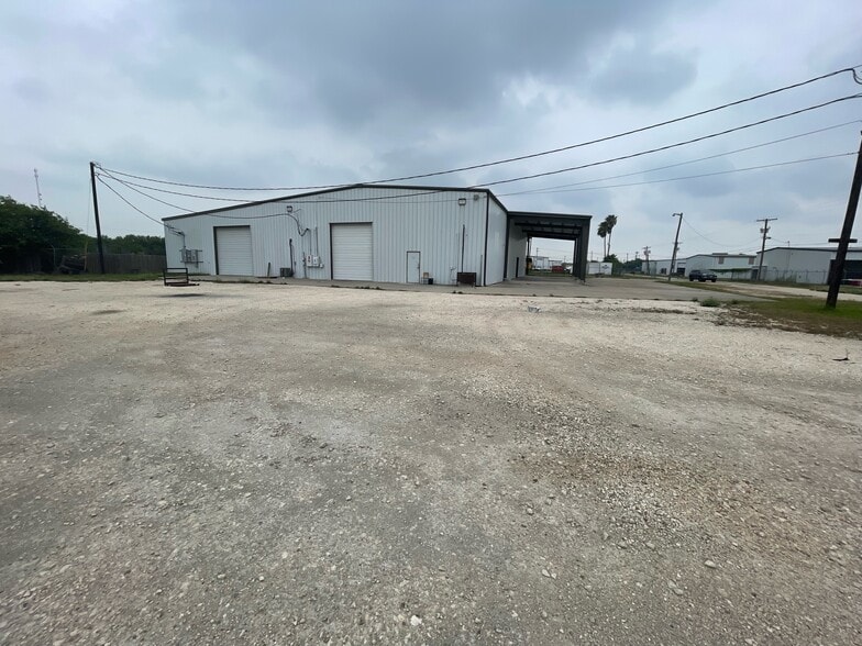 More Photos Of 3765 S US Highway 281, Alice Industrial For Sale