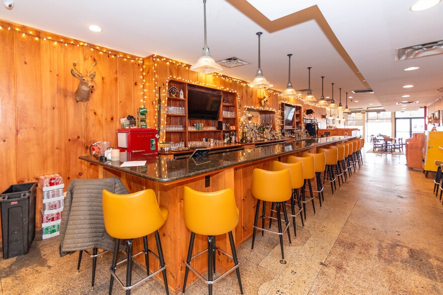 More Photos Of 5800 York Rd, Baltimore Restaurant For Sale