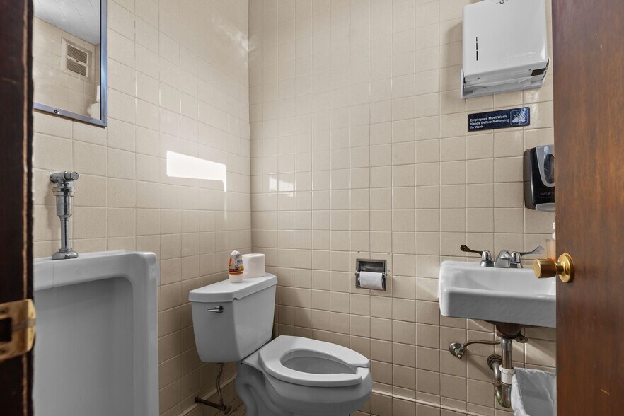 More Photos Of 344 Bowen St, Oshkosh Restaurant For Sale