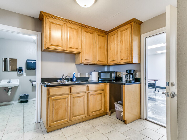 More Photos Of 1064 Industrial Dr, Yukon Light Distribution For Lease